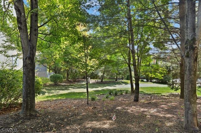 402 Donato Cir, Scotch Plains Twp., NJ 07076