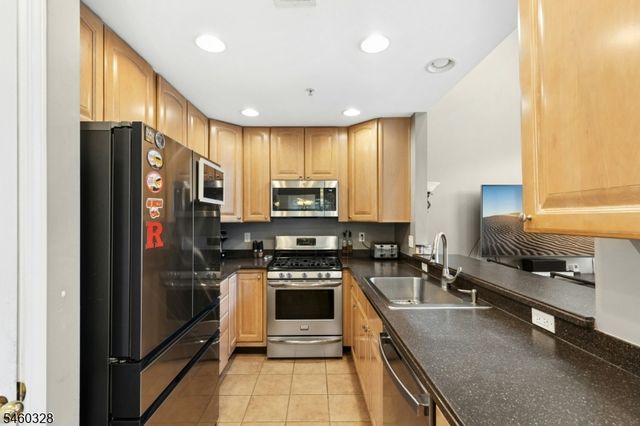 402 Donato Cir, Scotch Plains Twp., NJ 07076