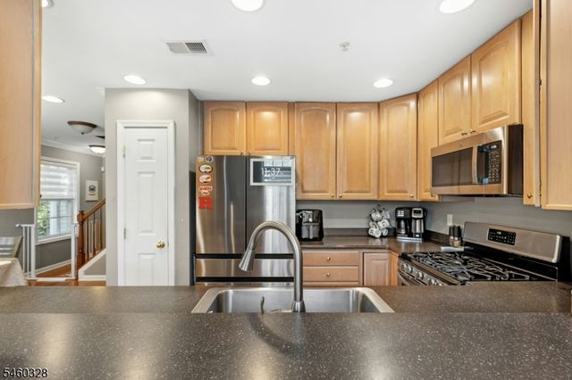 402 Donato Cir, Scotch Plains Twp., NJ 07076