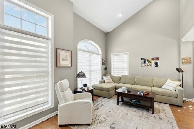 402 Donato Cir, Scotch Plains Twp., NJ 07076