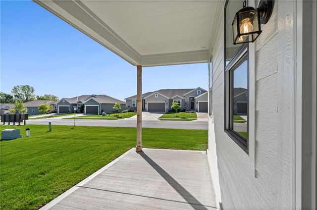 4913 146th Street, Basehor, KS 66007