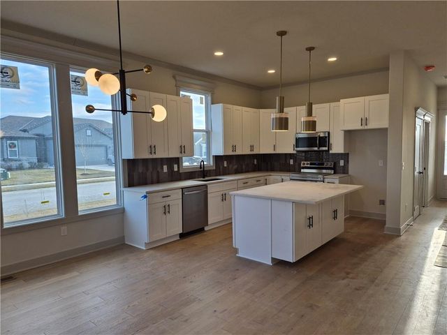 4913 146th Street, Basehor, KS 66007