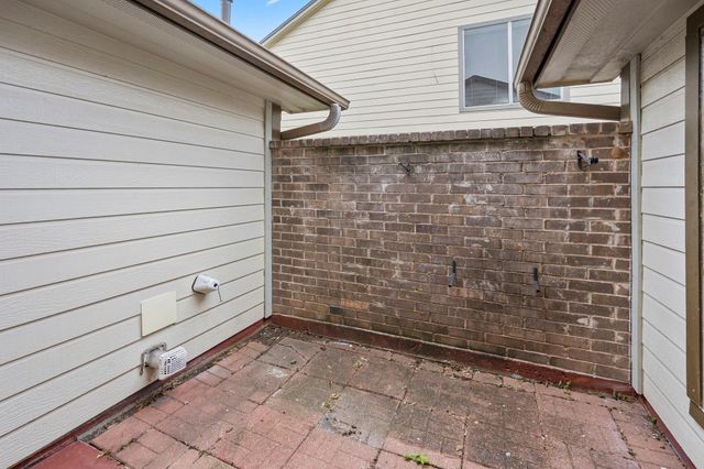 1915 Creek Valley Lane, Sugar Land, TX 77478