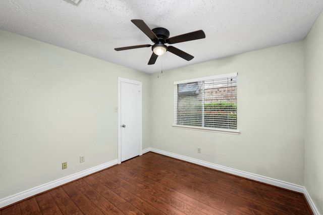 1915 Creek Valley Lane, Sugar Land, TX 77478