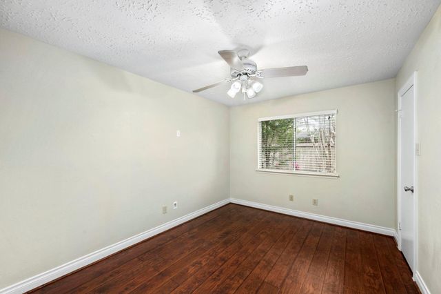 1915 Creek Valley Lane, Sugar Land, TX 77478