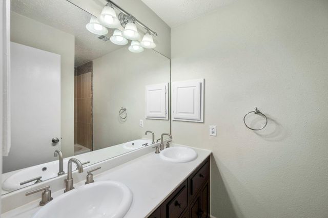 1915 Creek Valley Lane, Sugar Land, TX 77478