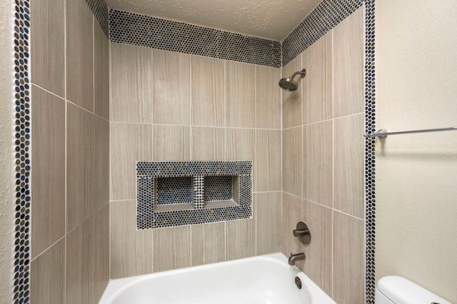 1915 Creek Valley Lane, Sugar Land, TX 77478
