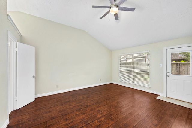 1915 Creek Valley Lane, Sugar Land, TX 77478