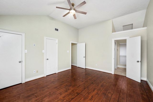 1915 Creek Valley Lane, Sugar Land, TX 77478