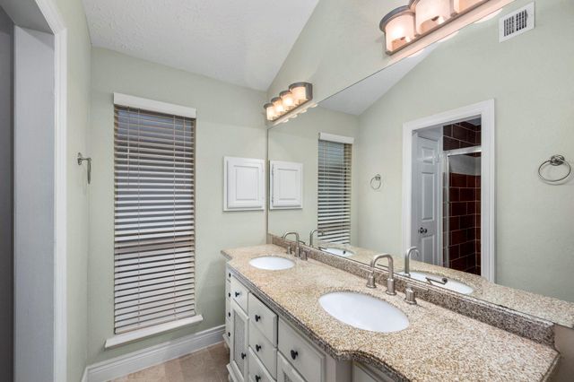 1915 Creek Valley Lane, Sugar Land, TX 77478