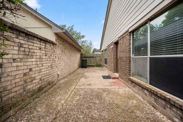 1915 Creek Valley Lane, Sugar Land, TX 77478