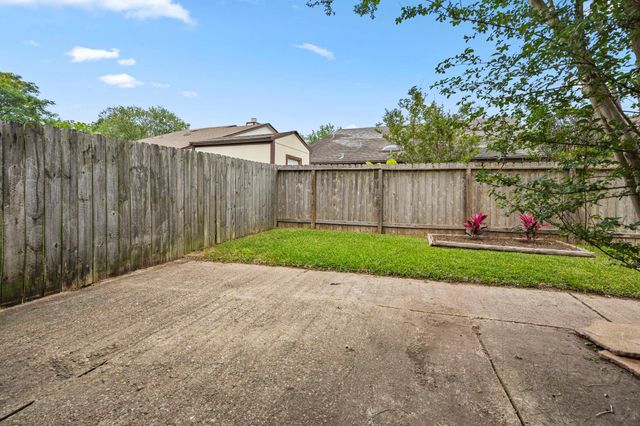 1915 Creek Valley Lane, Sugar Land, TX 77478
