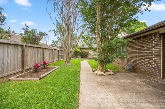 1915 Creek Valley Lane, Sugar Land, TX 77478