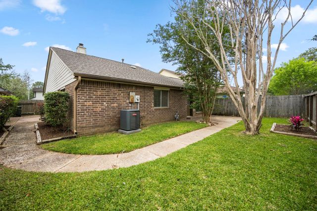 1915 Creek Valley Lane, Sugar Land, TX 77478
