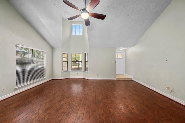1915 Creek Valley Lane, Sugar Land, TX 77478