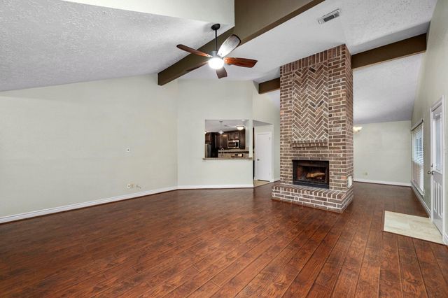 1915 Creek Valley Lane, Sugar Land, TX 77478