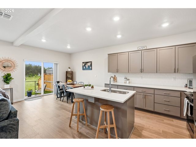 9336 Se MIDDLETON St, Happy Valley, OR 97086