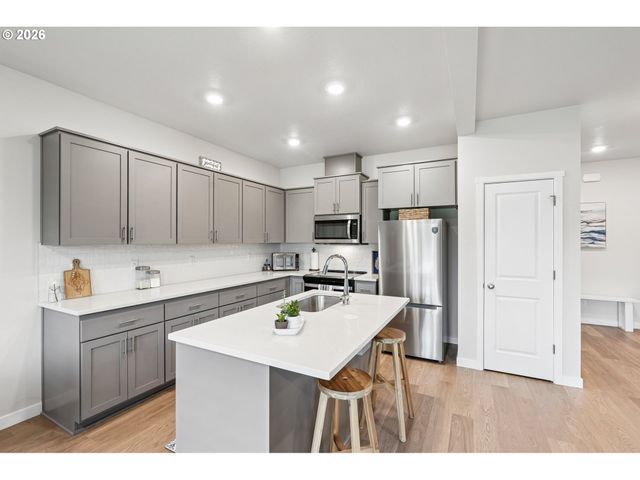 9336 Se MIDDLETON St, Happy Valley, OR 97086