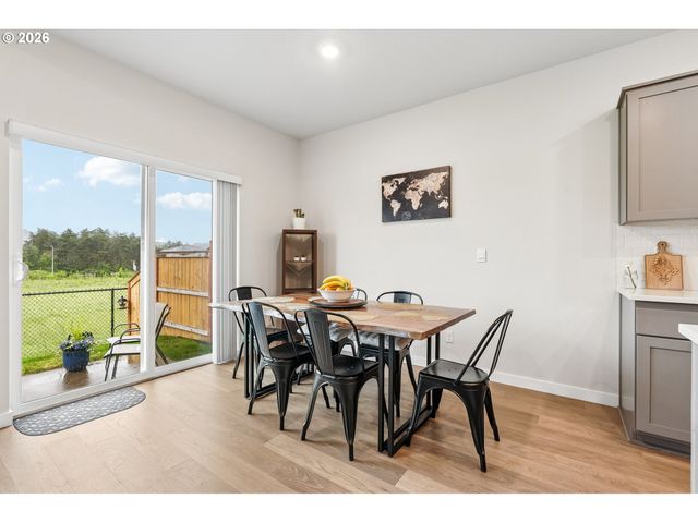 9336 Se MIDDLETON St, Happy Valley, OR 97086