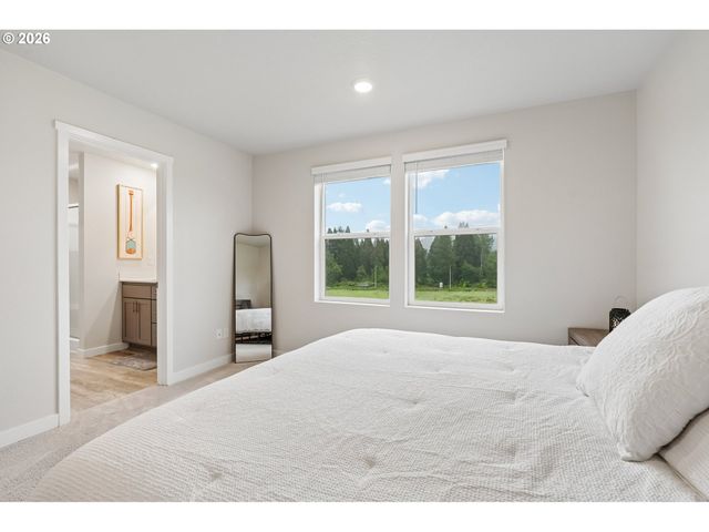 9336 Se MIDDLETON St, Happy Valley, OR 97086