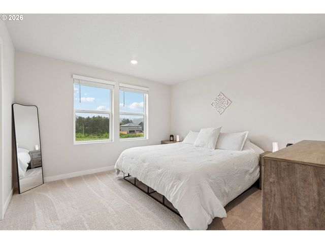 9336 Se MIDDLETON St, Happy Valley, OR 97086