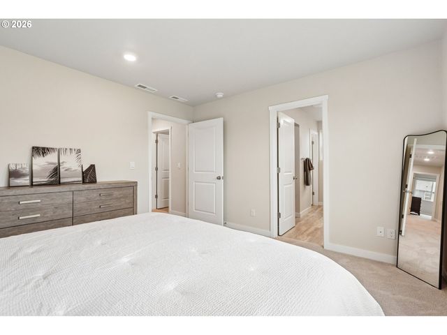 9336 Se MIDDLETON St, Happy Valley, OR 97086