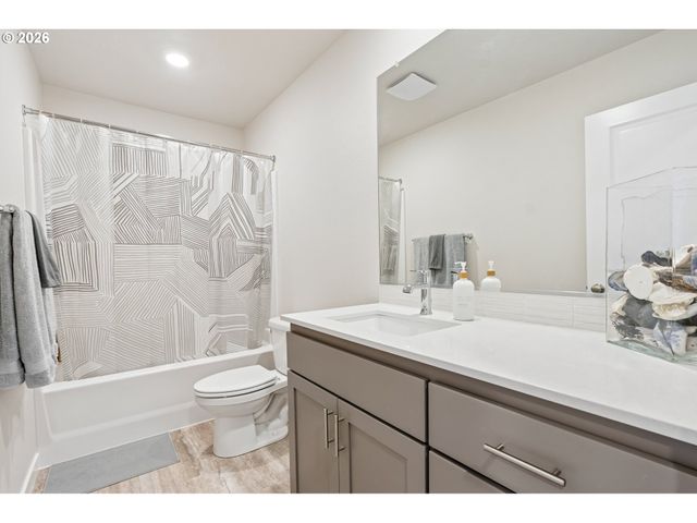 9336 Se MIDDLETON St, Happy Valley, OR 97086