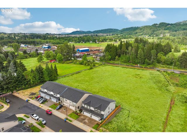 9336 Se MIDDLETON St, Happy Valley, OR 97086