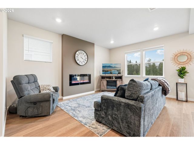 9336 Se MIDDLETON St, Happy Valley, OR 97086