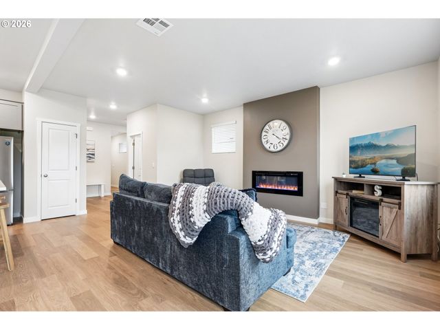 9336 Se MIDDLETON St, Happy Valley, OR 97086