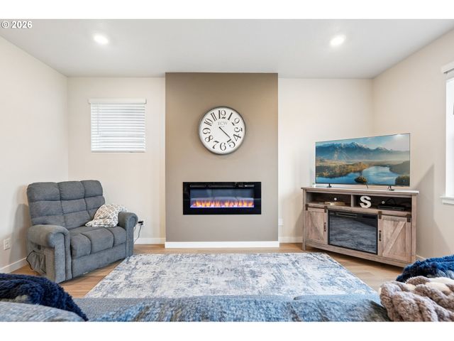 9336 Se MIDDLETON St, Happy Valley, OR 97086