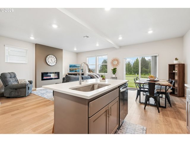 9336 Se MIDDLETON St, Happy Valley, OR 97086