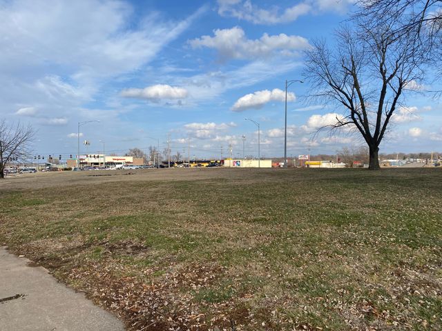 1624 W Kearney Street, Springfield, MO 65803