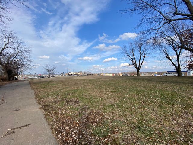 1624 W Kearney Street, Springfield, MO 65803