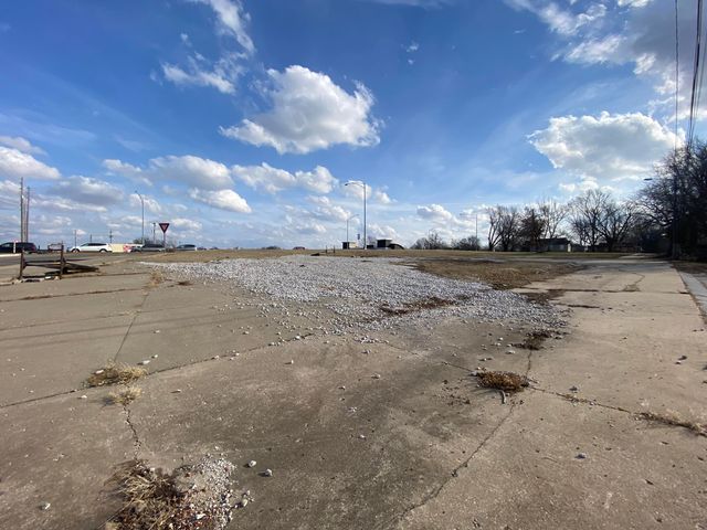 1624 W Kearney Street, Springfield, MO 65803