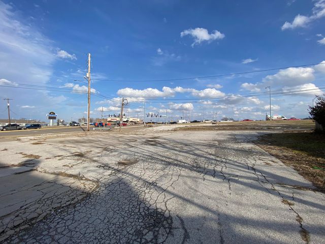 1624 W Kearney Street, Springfield, MO 65803