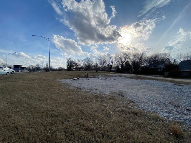 1624 W Kearney Street, Springfield, MO 65803