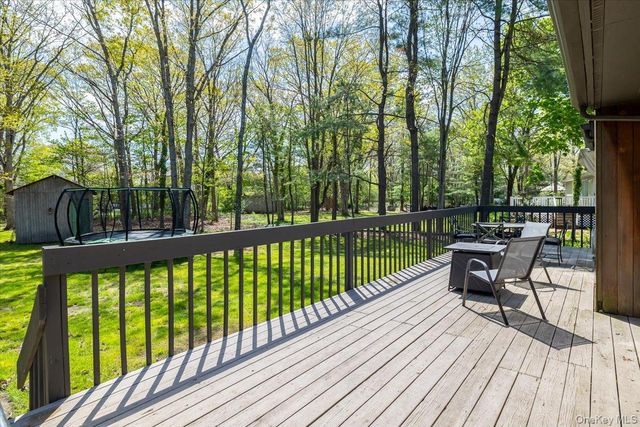 363 Miller Place Road, Miller Place, NY 11764