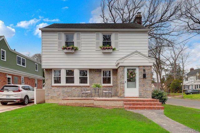 31 Carol Street, Lynbrook, NY 11563