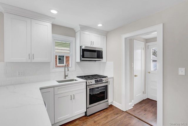 31 Carol Street, Lynbrook, NY 11563