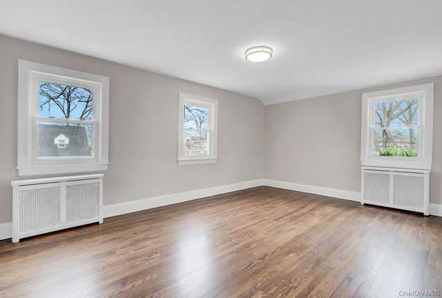 31 Carol Street, Lynbrook, NY 11563