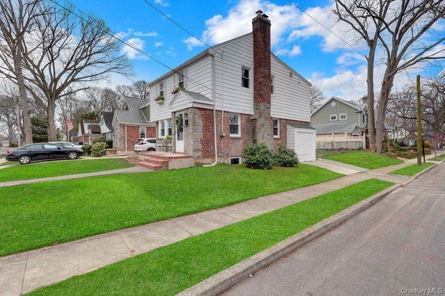 31 Carol Street, Lynbrook, NY 11563