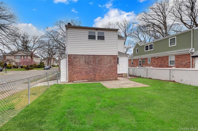 31 Carol Street, Lynbrook, NY 11563