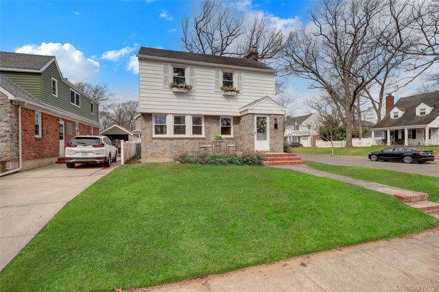 31 Carol Street, Lynbrook, NY 11563