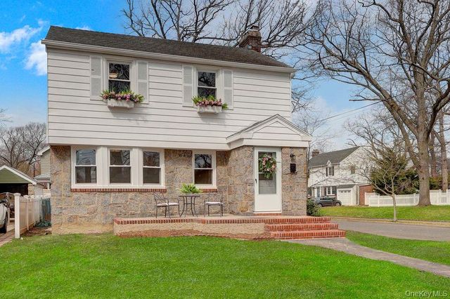 31 Carol Street, Lynbrook, NY 11563