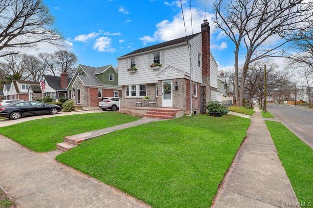 31 Carol Street, Lynbrook, NY 11563