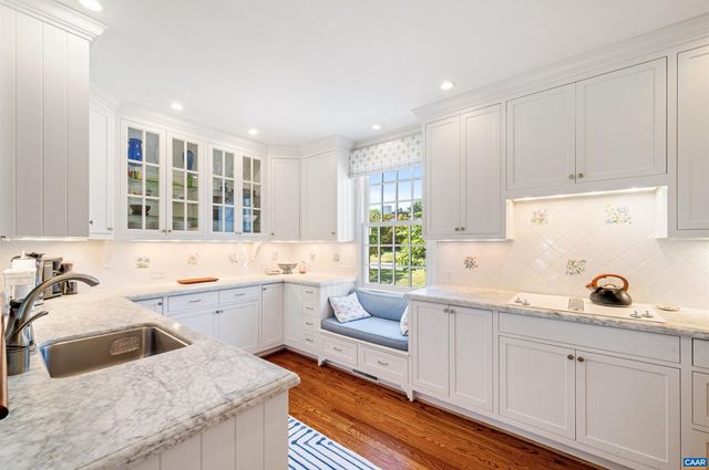 15 EDNAM VILLAGE ST, Charlottesville, VA 22903