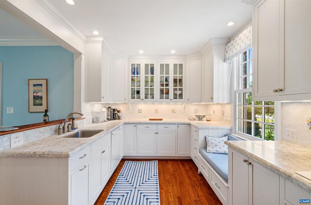 15 EDNAM VILLAGE ST, Charlottesville, VA 22903