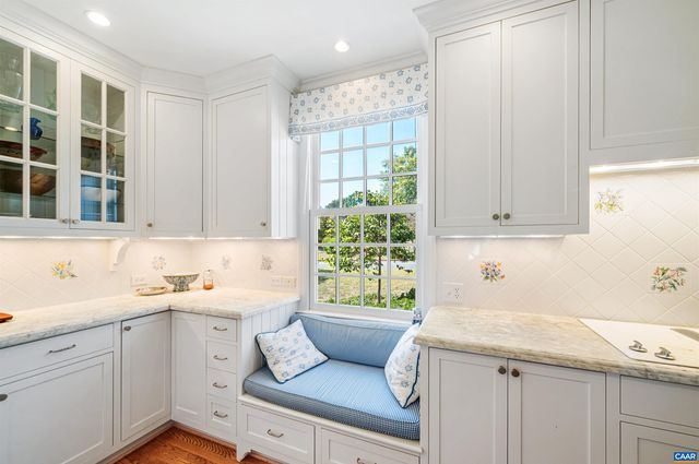 15 EDNAM VILLAGE ST, Charlottesville, VA 22903