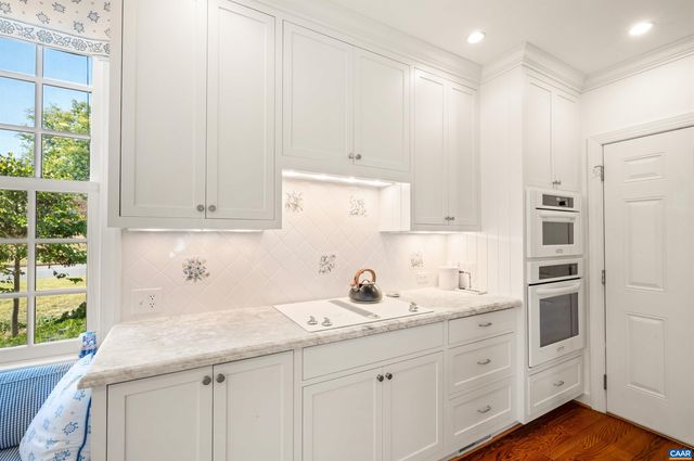 15 EDNAM VILLAGE ST, Charlottesville, VA 22903